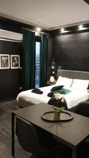  Exclusive design studio for sightseeing with a Moroccan yard  Афины